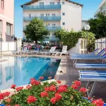 Hotel Sanremo 3*